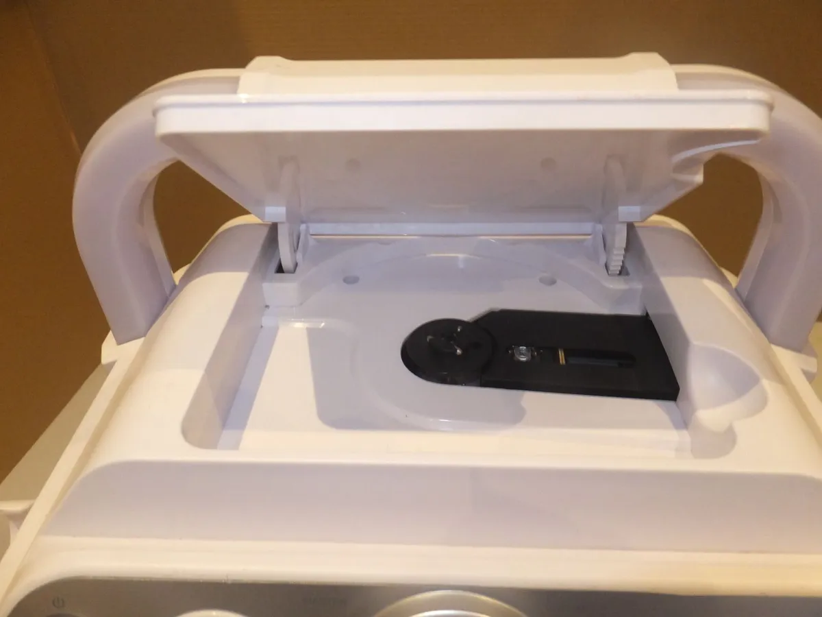 Bluetooth, USB, CD player - Image 2