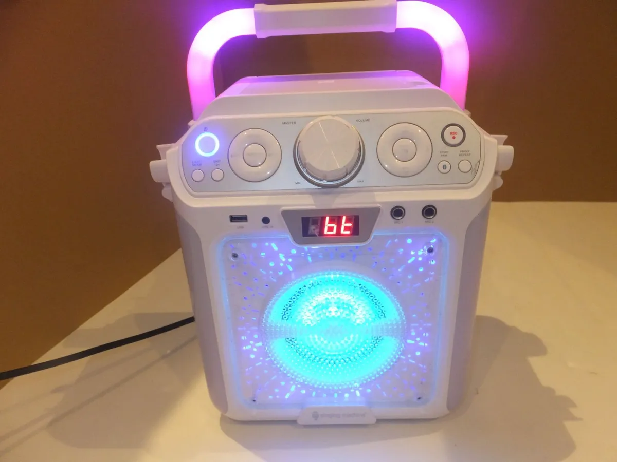 Bluetooth, USB, CD player - Image 1