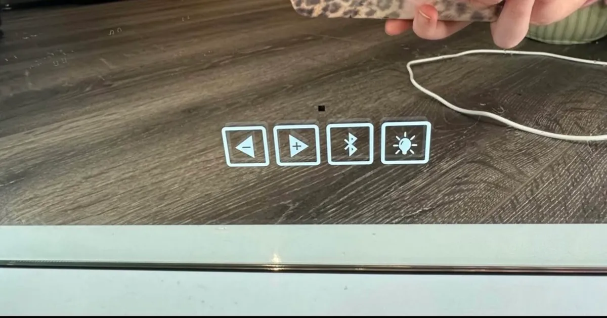 Light up mirror with Bluetooth - Image 4