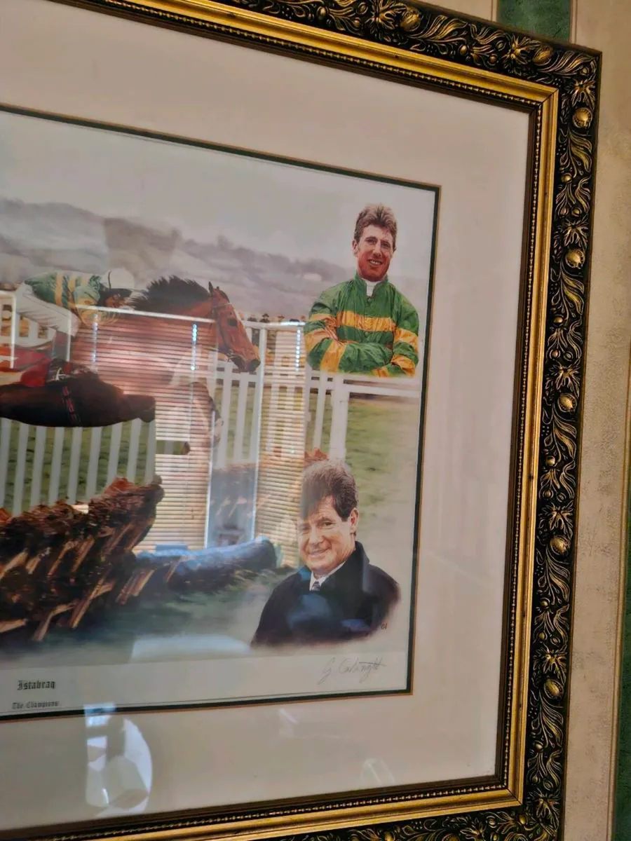 Framed horse racing print - Image 2