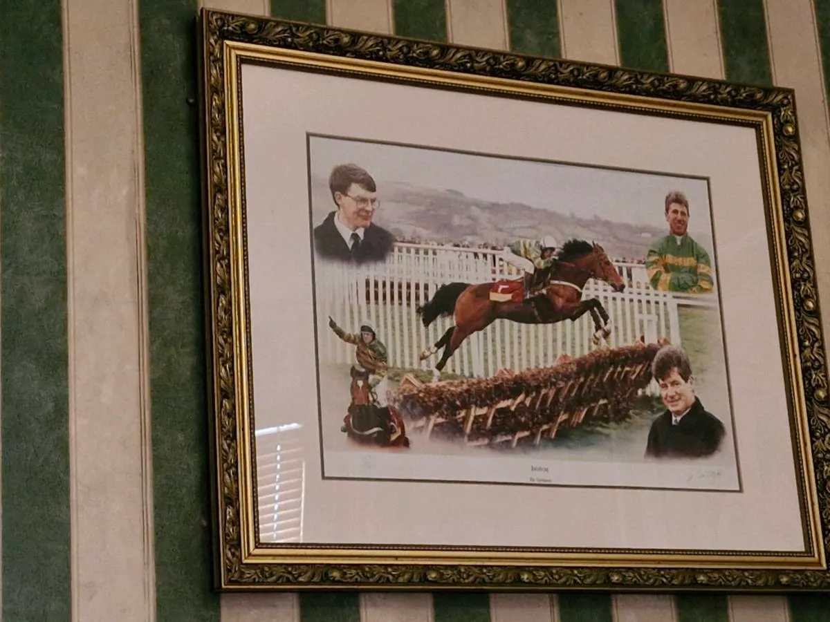 Framed horse racing print - Image 3