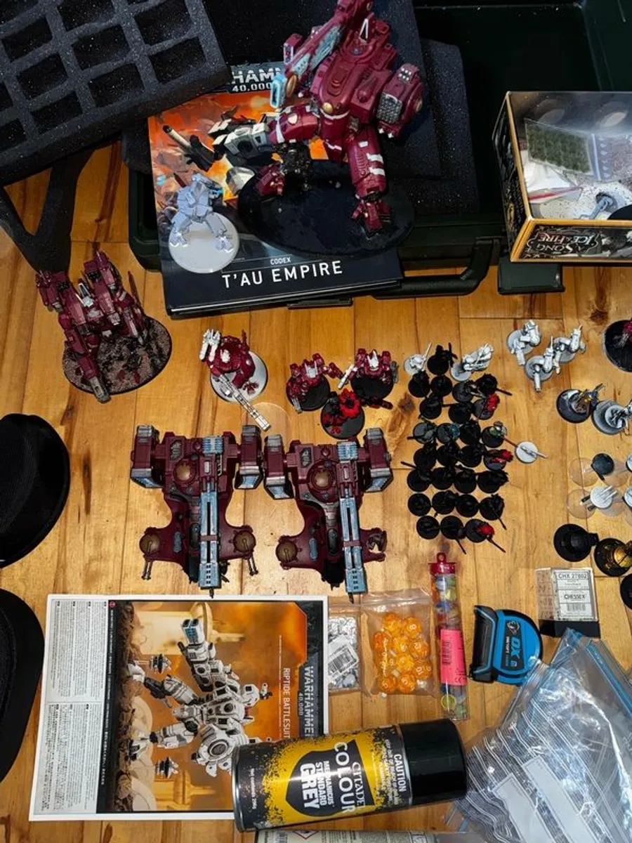 Warhammer 40K Tau Empire Army Bundle Riptide, Hammerheads, Suits & Ghostkeel (Unbuilt) - Image 1