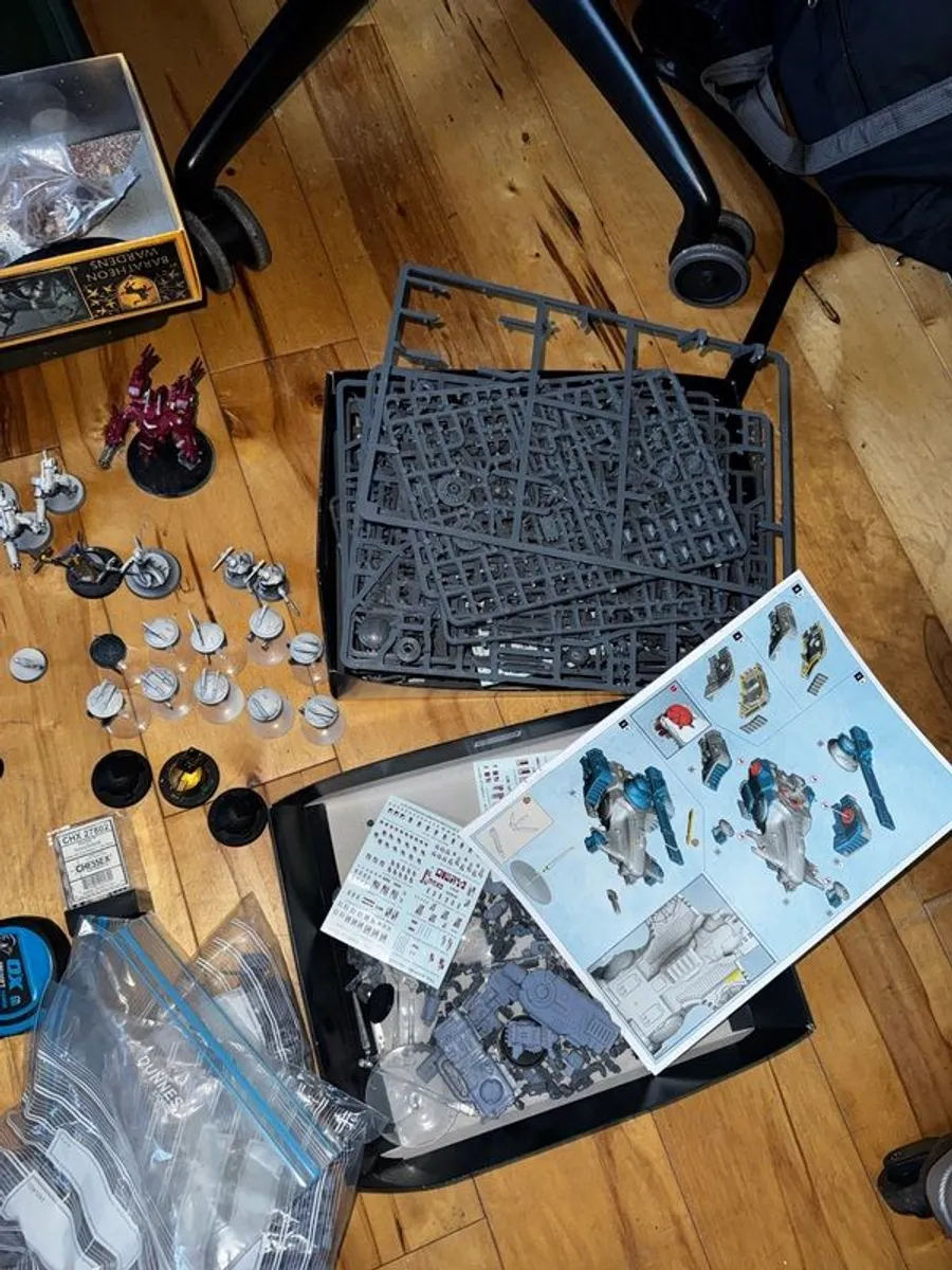 Warhammer 40K Tau Empire Army Bundle Riptide, Hammerheads, Suits & Ghostkeel (Unbuilt) - Image 3