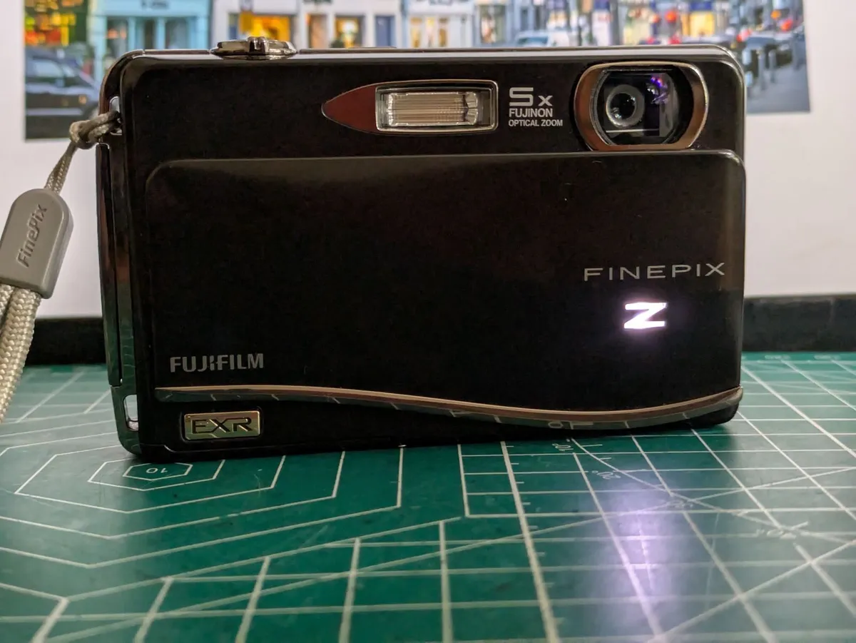 Fujifilm SuperCCD🌈 EXR digital compact camera - Image 1