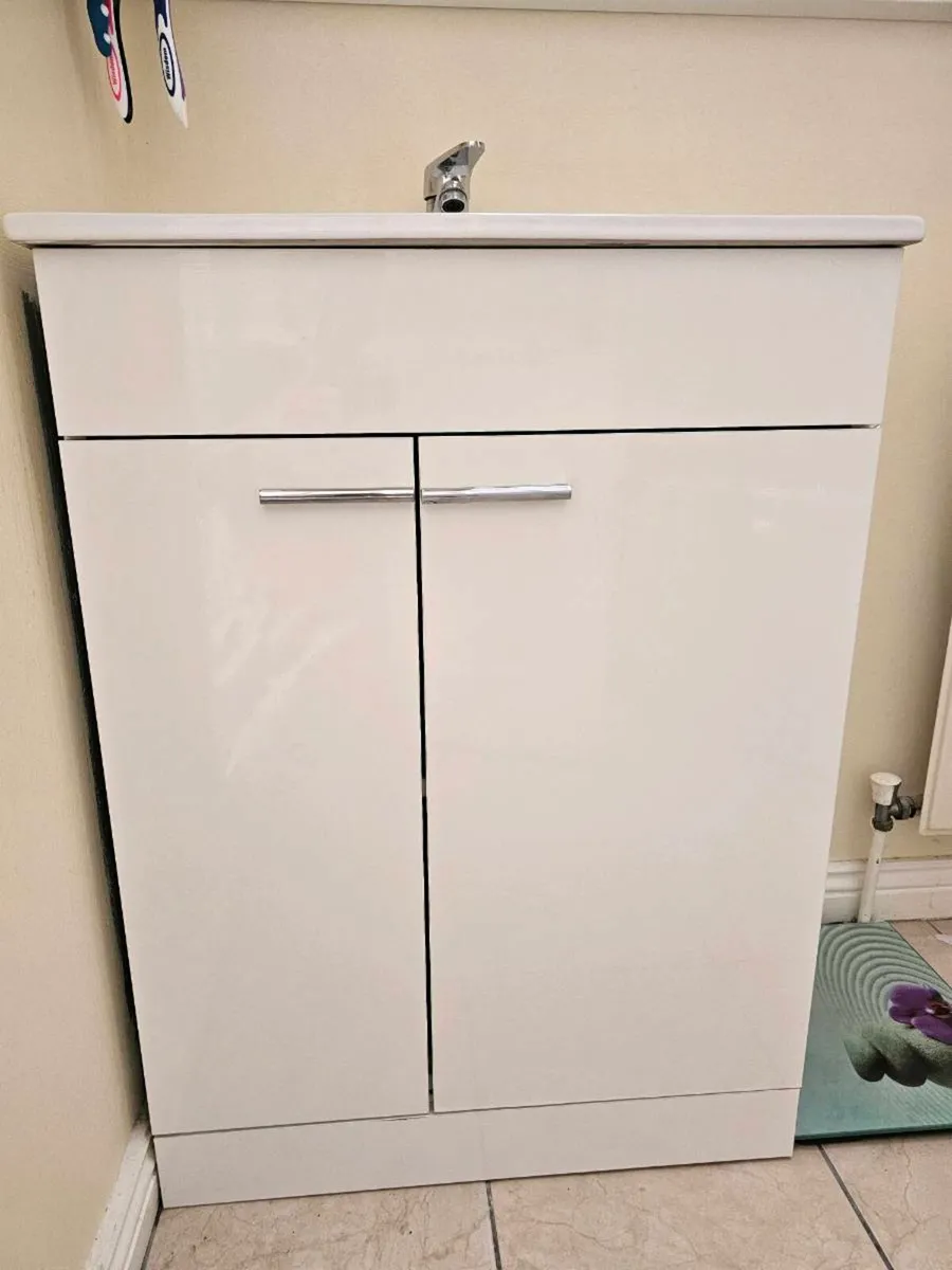Bathroom sink and cabinet - Image 1