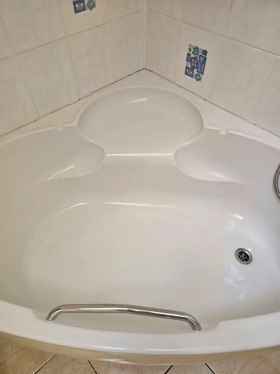 Bathtub. - Image 2
