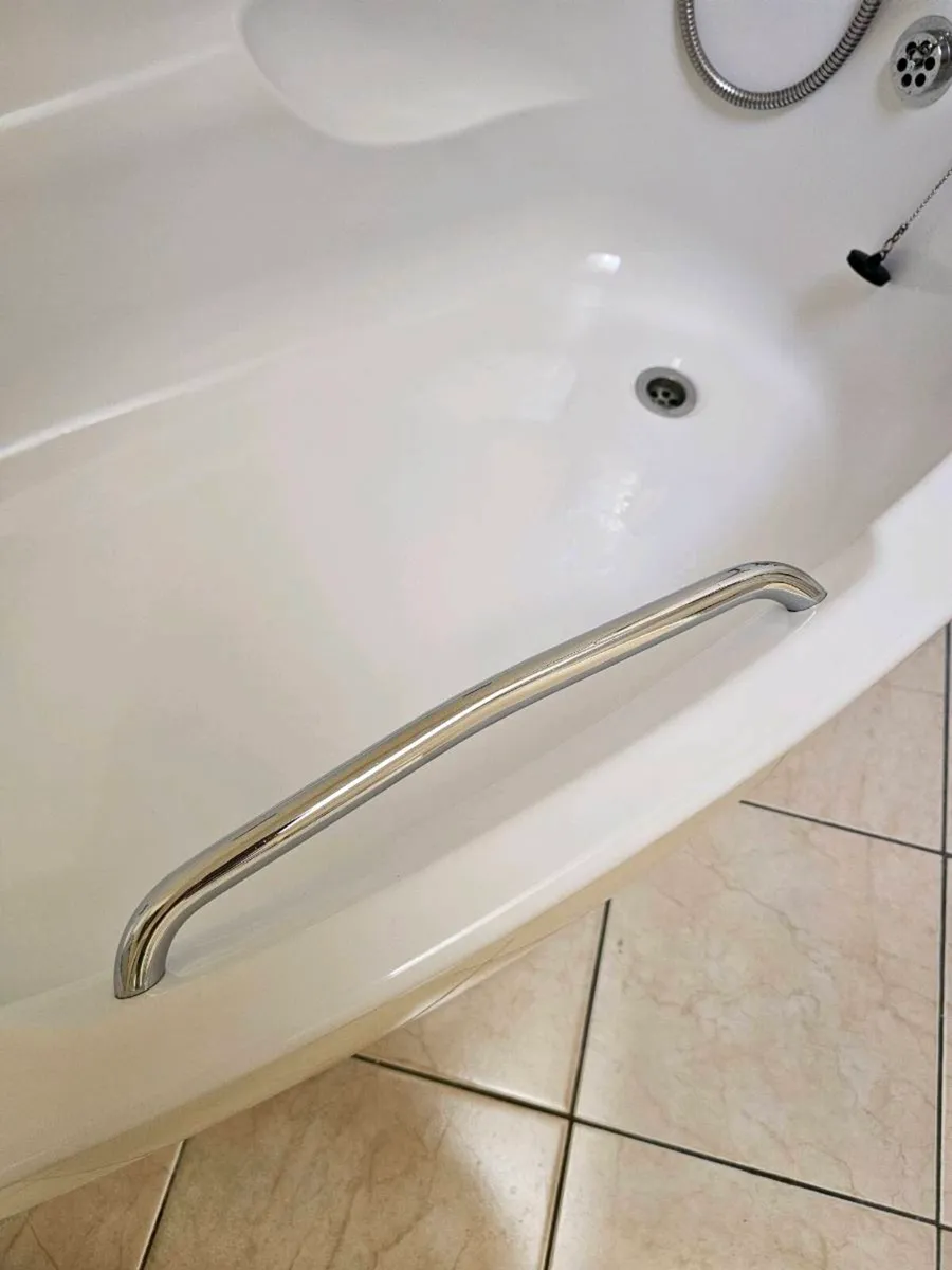 Bathtub. - Image 4