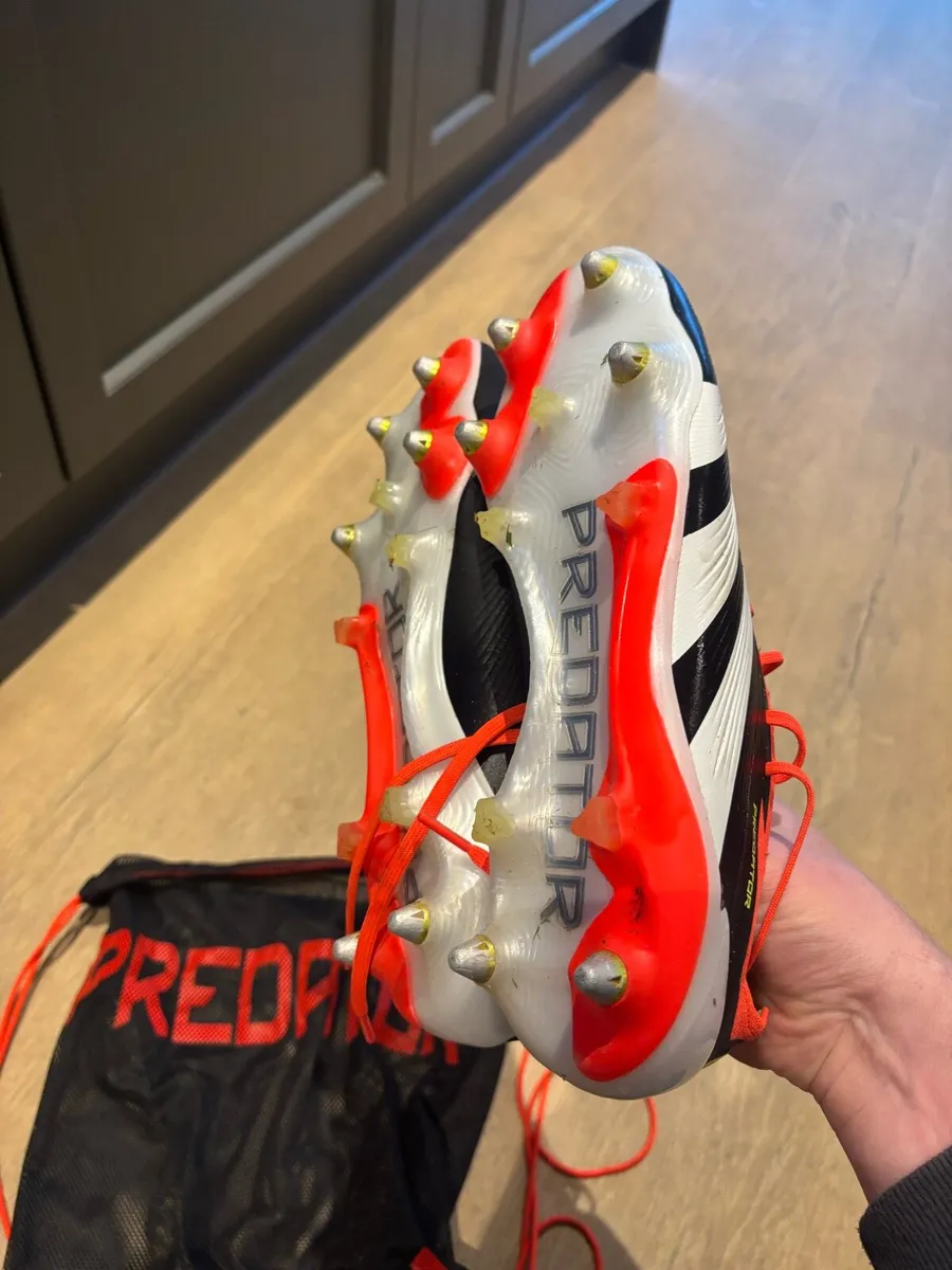 Football boots - Image 3