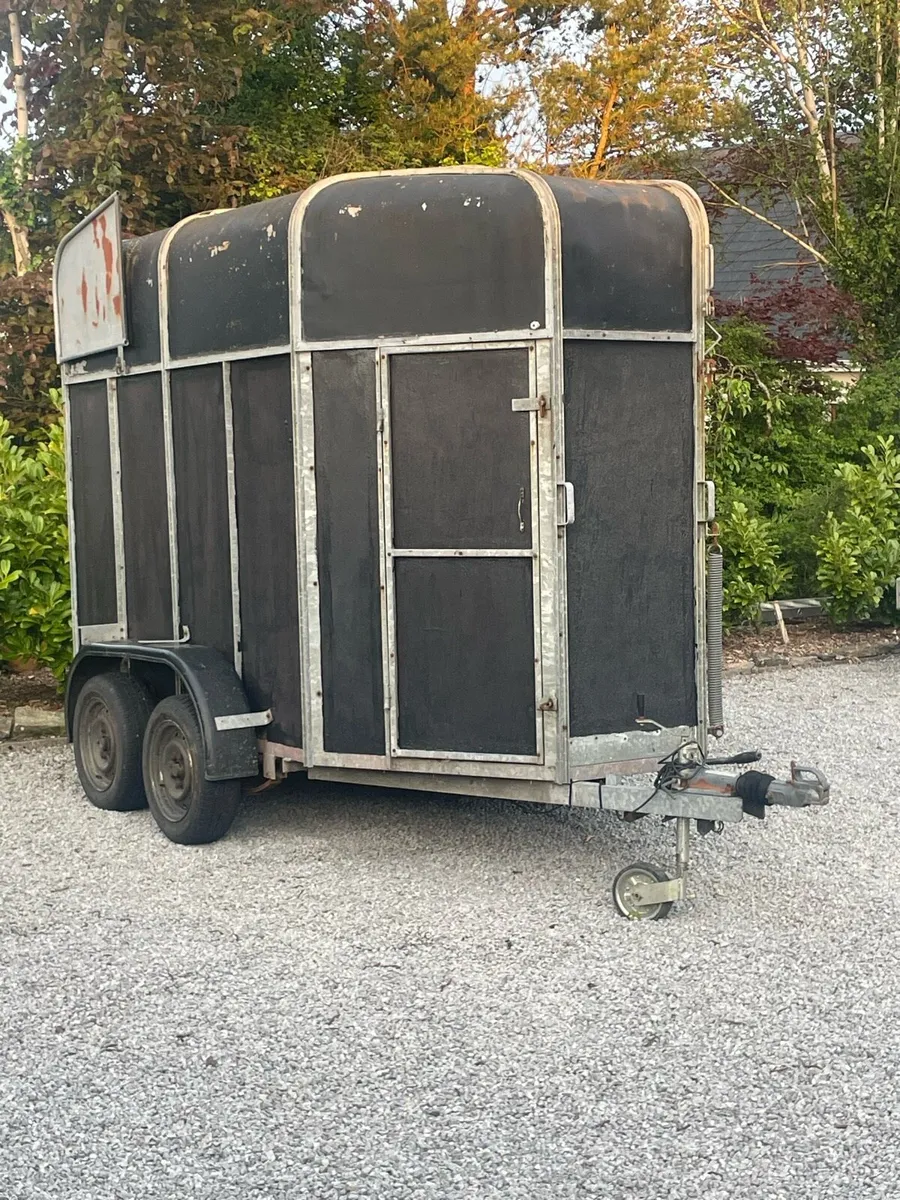Horse box - Image 1