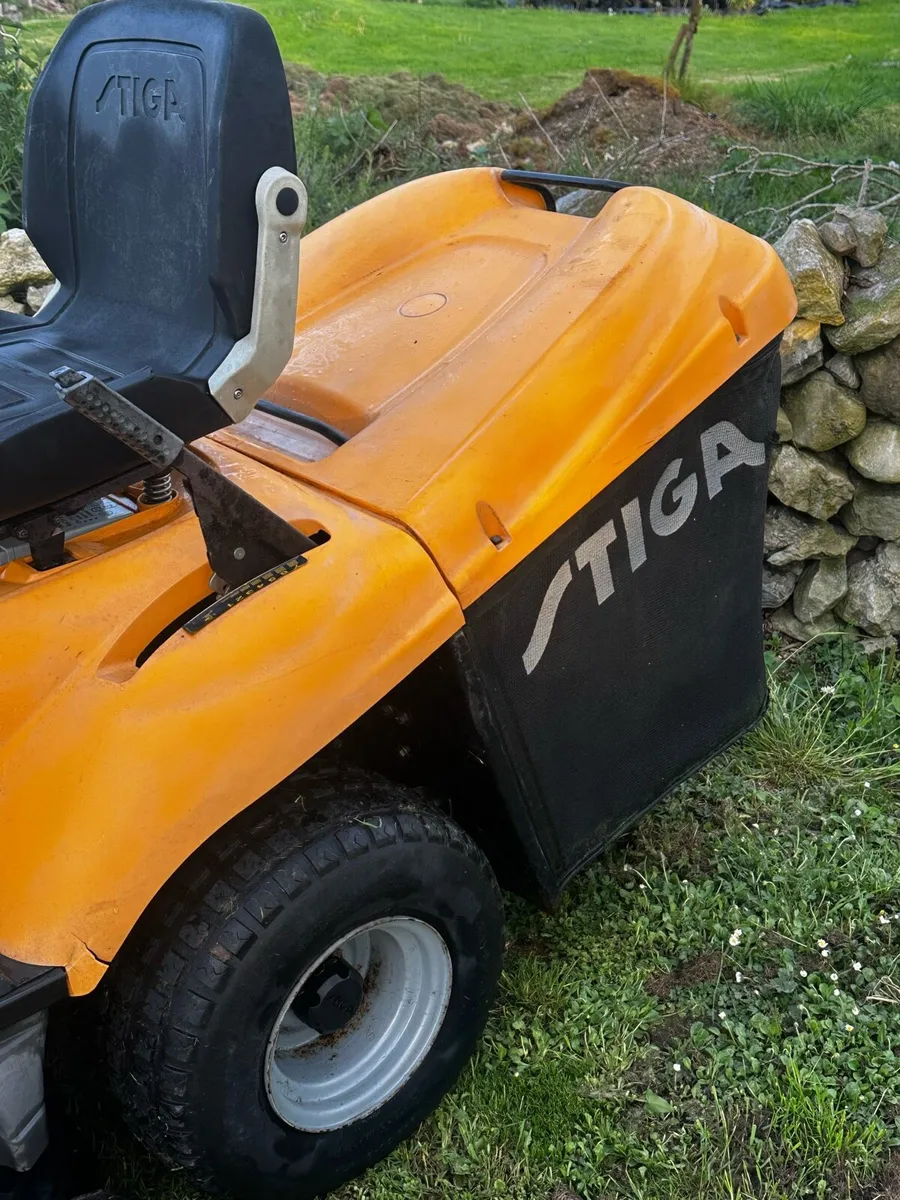 Stiga 6102HW Ride on mower 22hp - Image 3