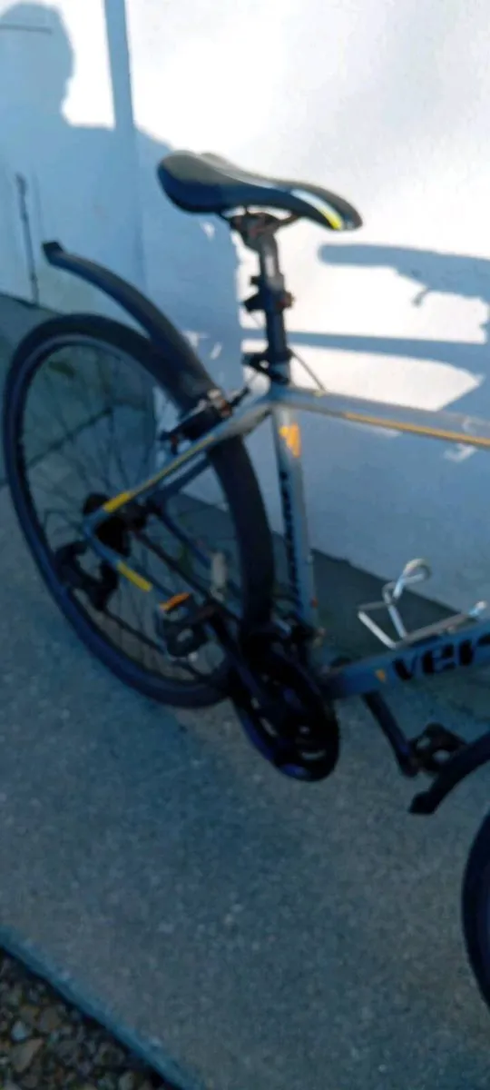 Gray hybrid bike - Image 3