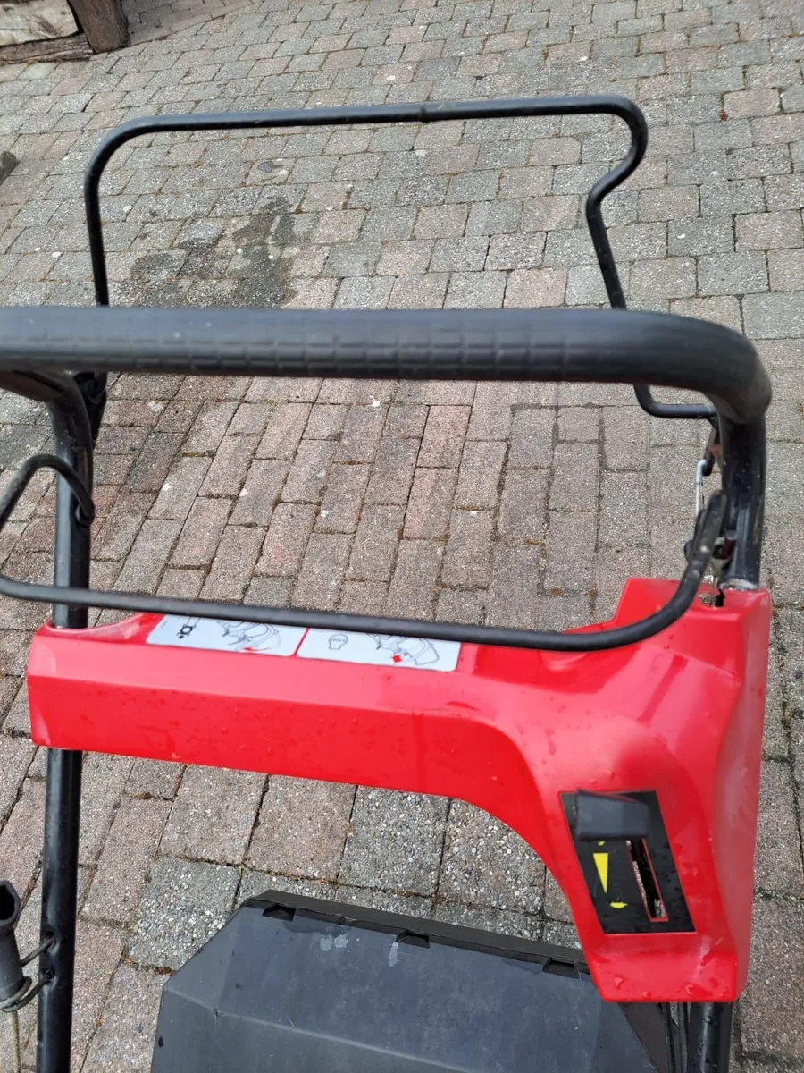 Briggs and Stratton lawnmower - Image 2