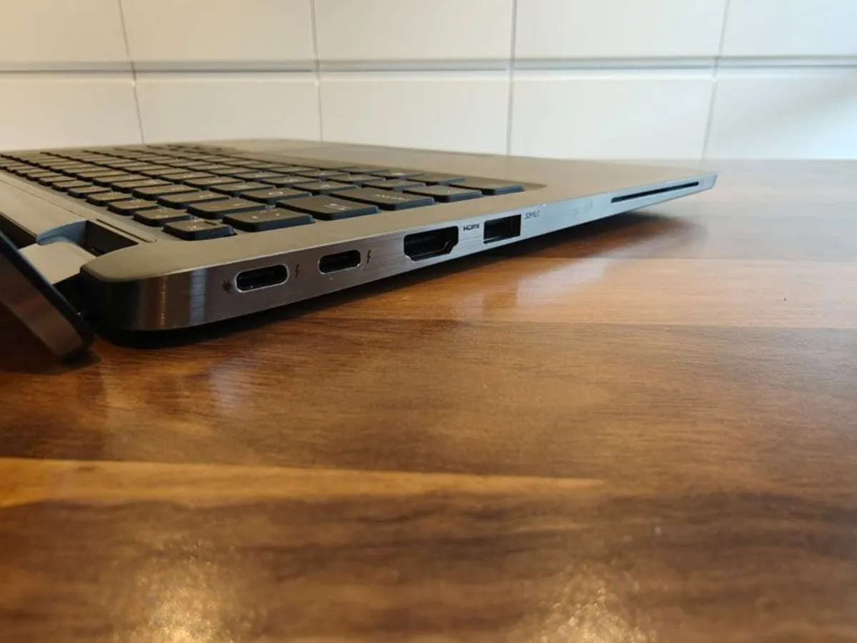 DELL Latitude 7400 2-in-1 360 Rotated Touchscreen - Image 4