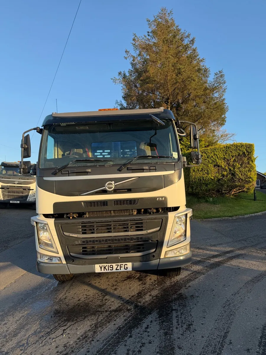 2019 Volvo FM420 Tipper - Image 2