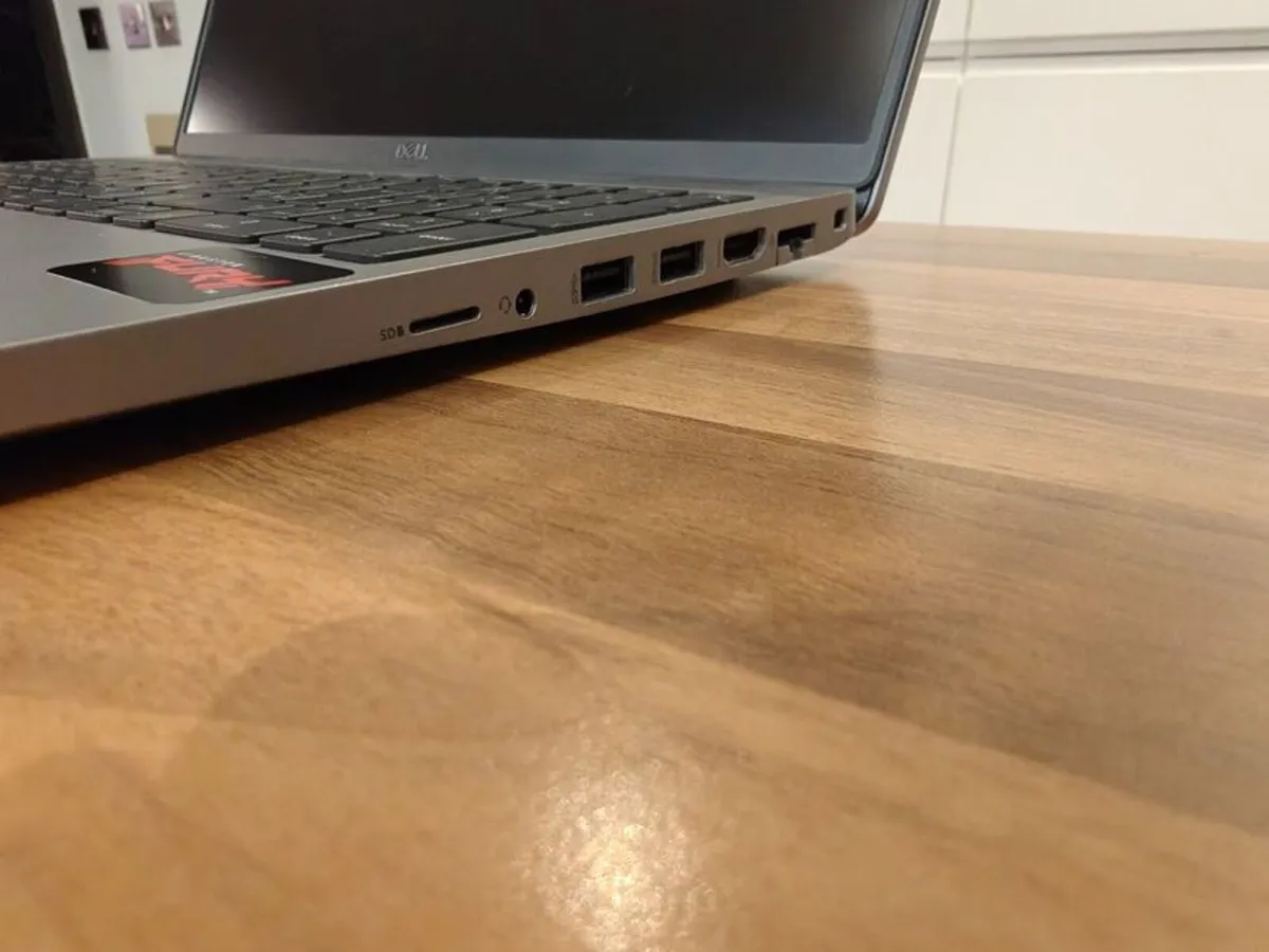 Dell Latitude 5520 Laptop | i7 (11th gen) | 16 GB - Image 4