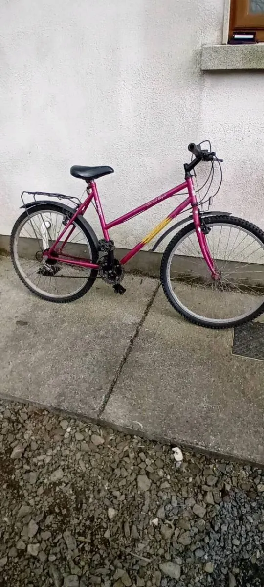Women pink bike - Image 1