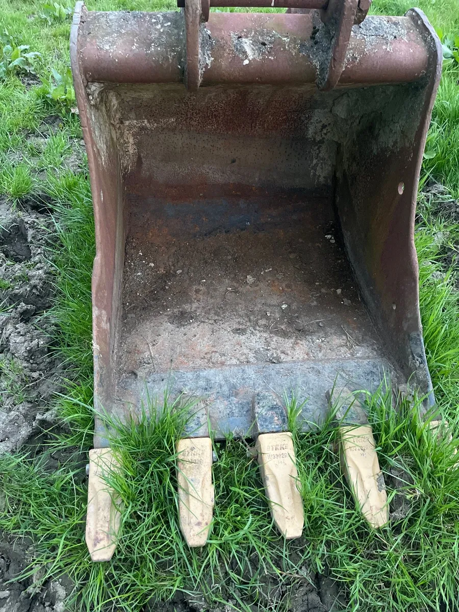 Digging bucket 60mm pin - Image 1