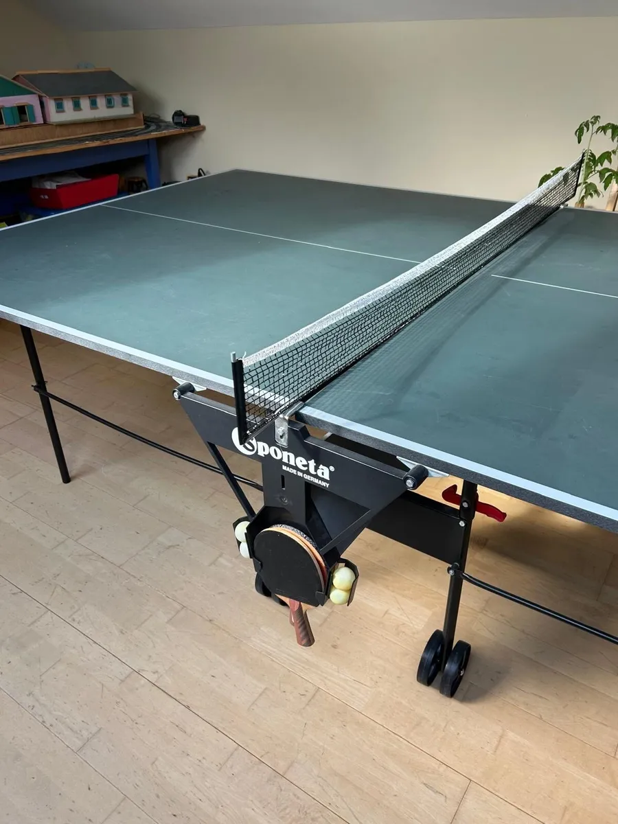 Table tennis table - Image 1