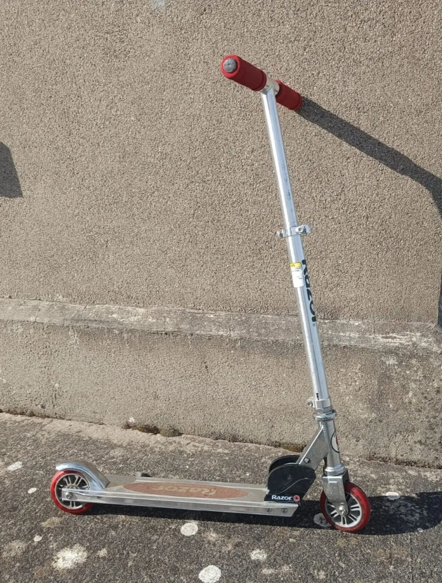 Razor kick scooter (4+ yrs)