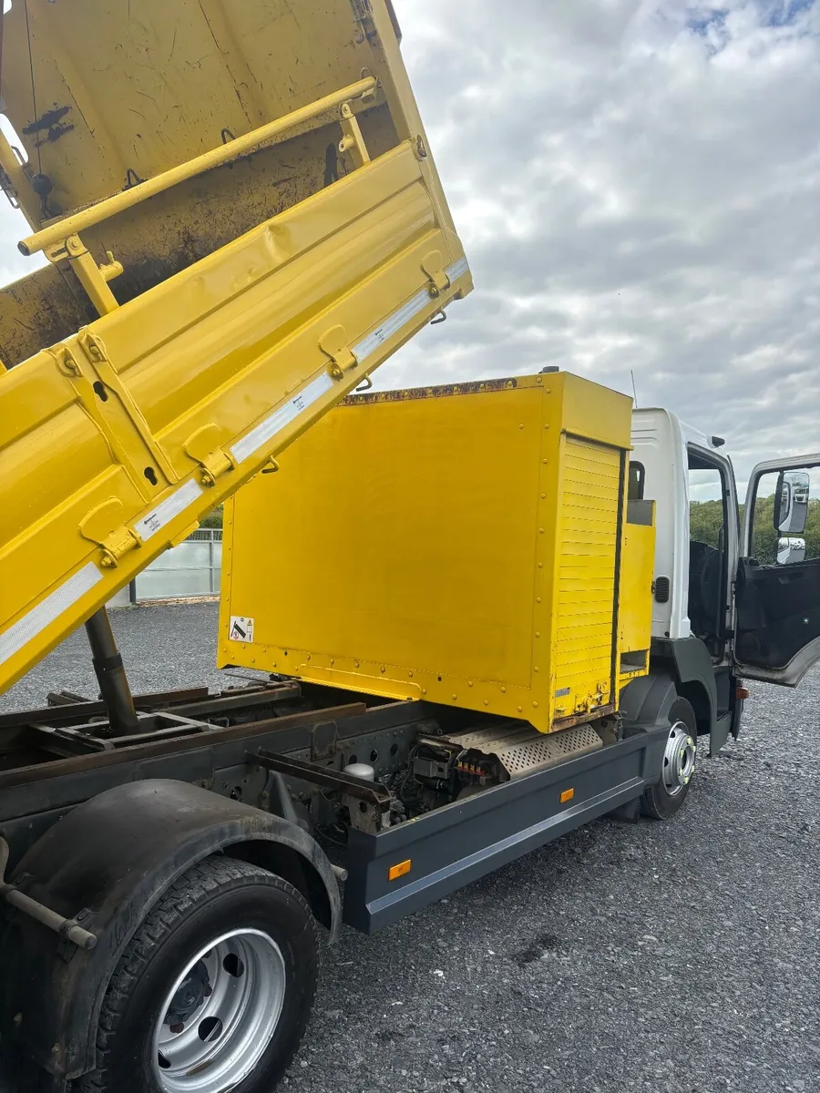 Mercedes-Benz atego 7.5 ton tipper - Image 3