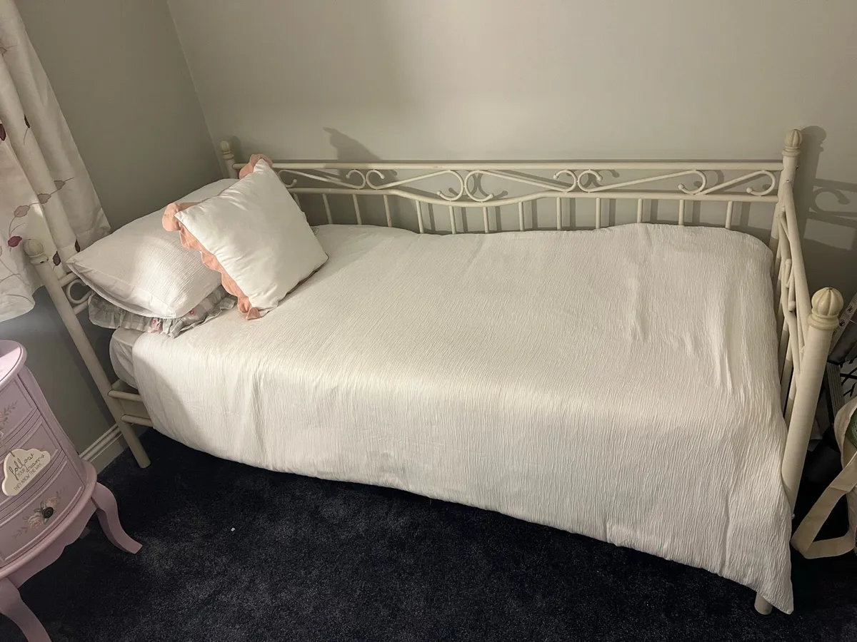 Ornate Day Bed - Image 2