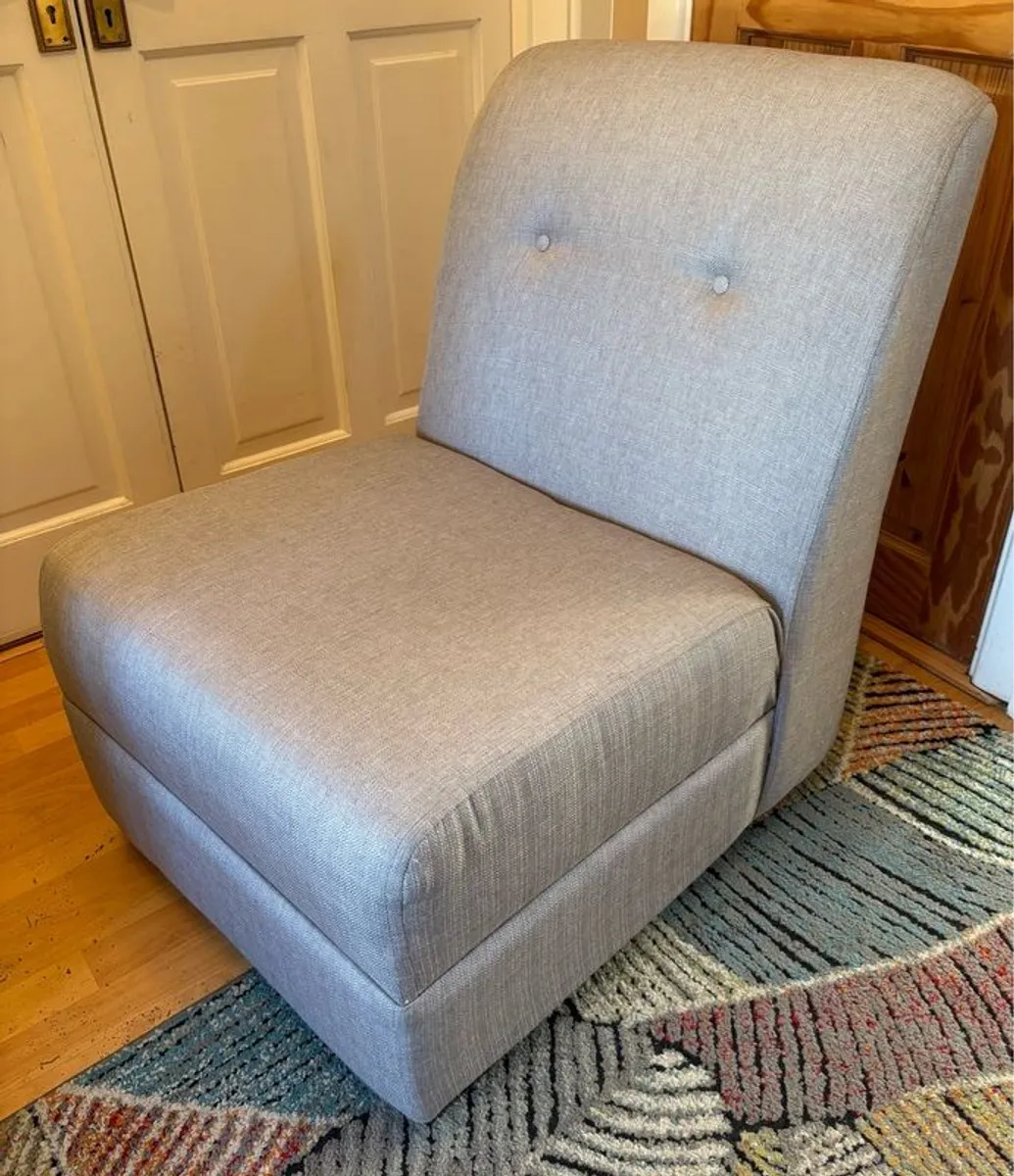 Comfortable relaxing chair - Image 1