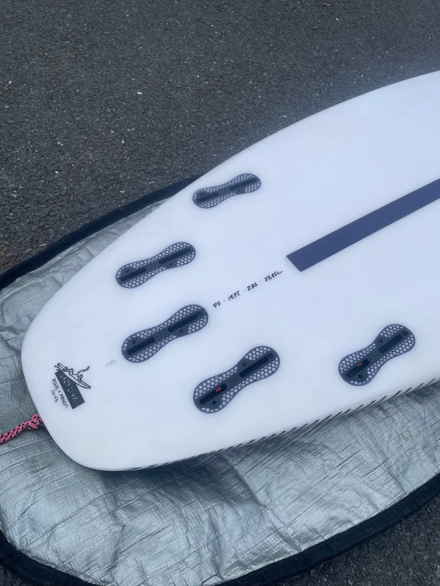 Pukas x Lost Lazy Link Surfboard 5’5” - Image 4