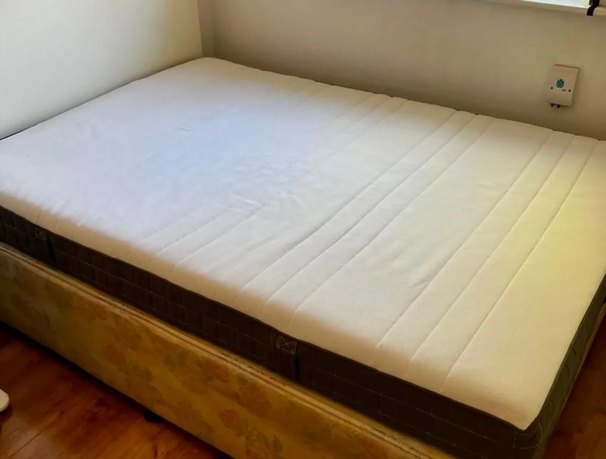 Double Bed In Excellent Condition - Image 3