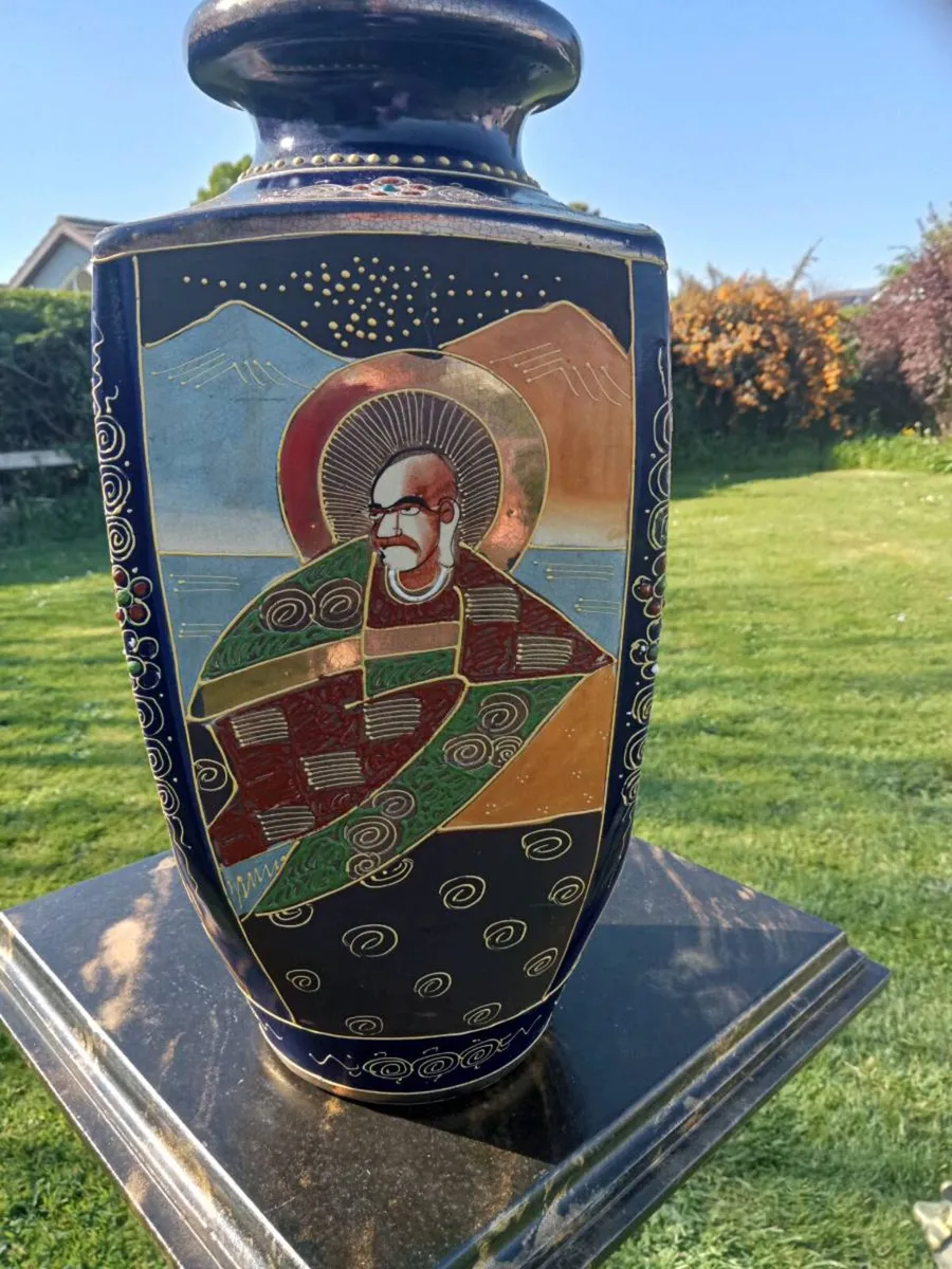 Selection of Asian vases - Image 1