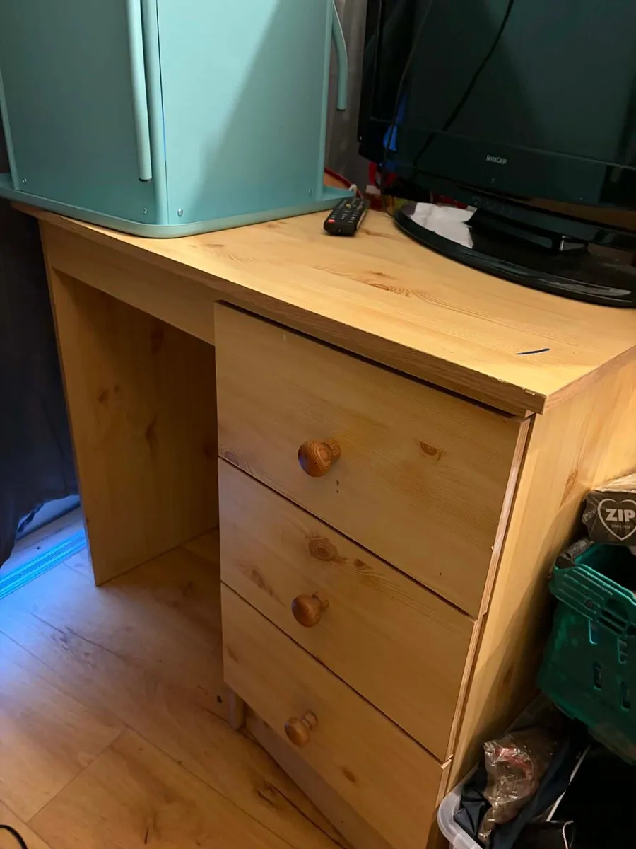 Study desk - Image 1