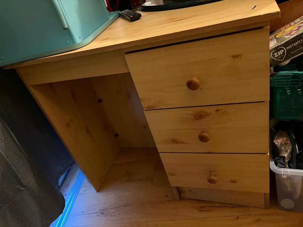 Study desk - Image 2