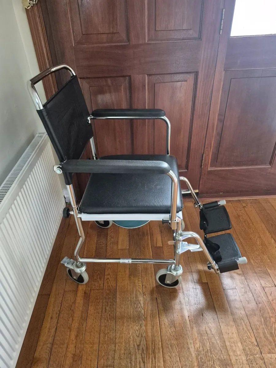 Commode - Image 1