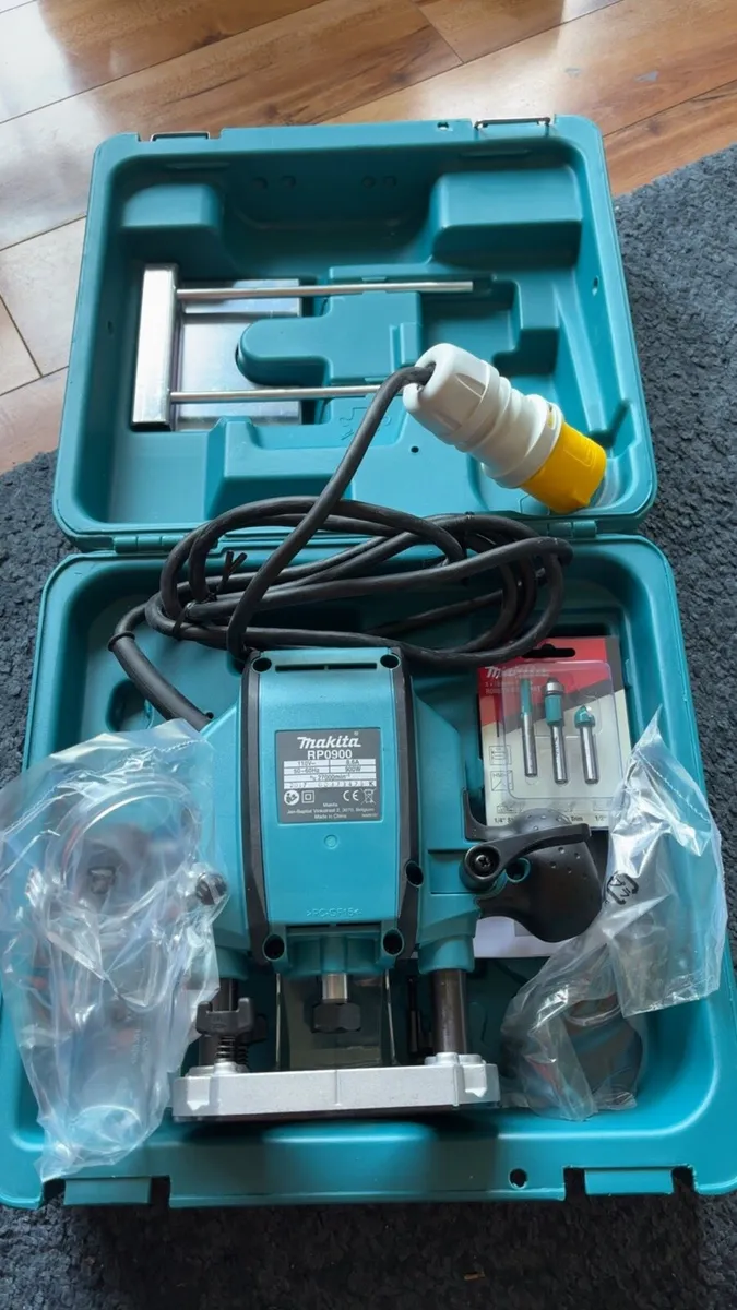 Makita rp0900x 110v router **brand new** - Image 1