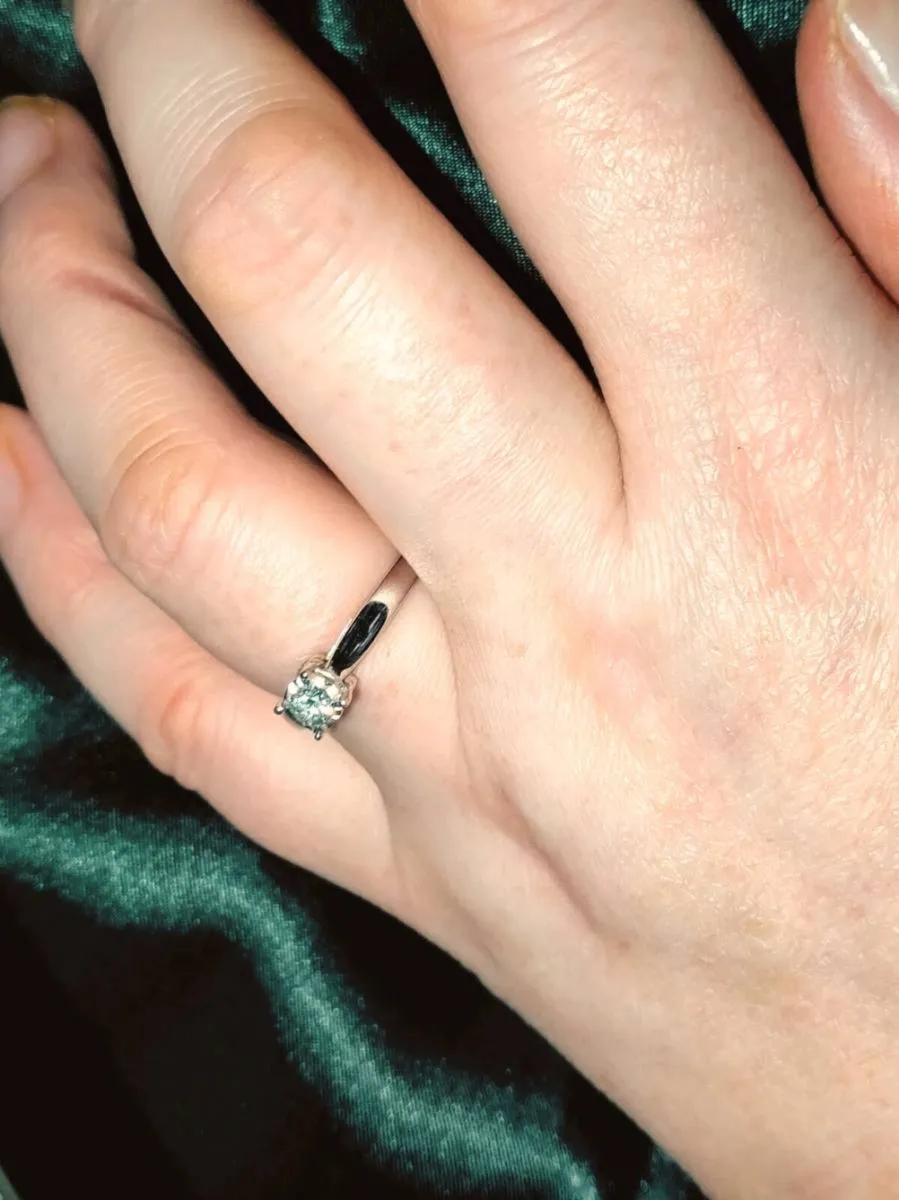 Engagement ring - Image 1