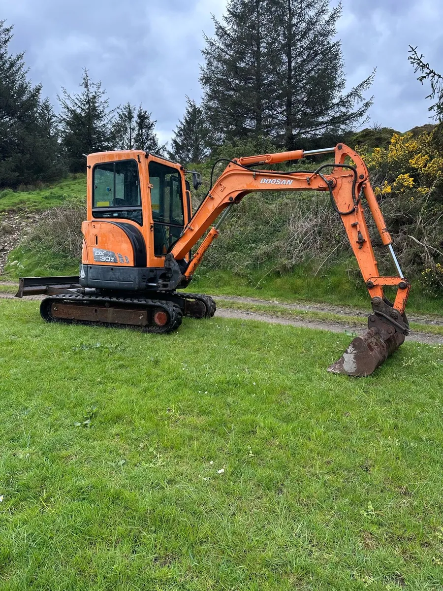 Doosan Dx30z digger - Image 2