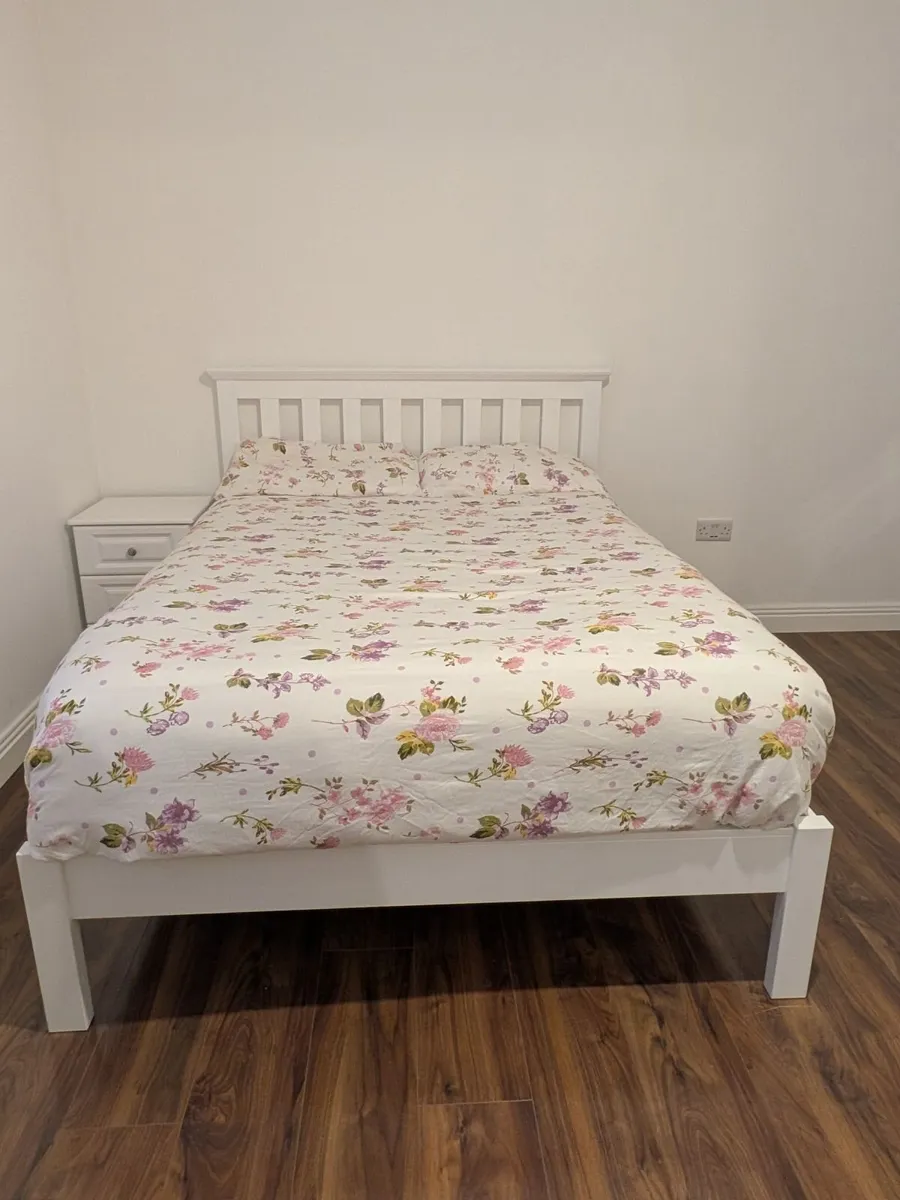Bed and mattress - Image 1