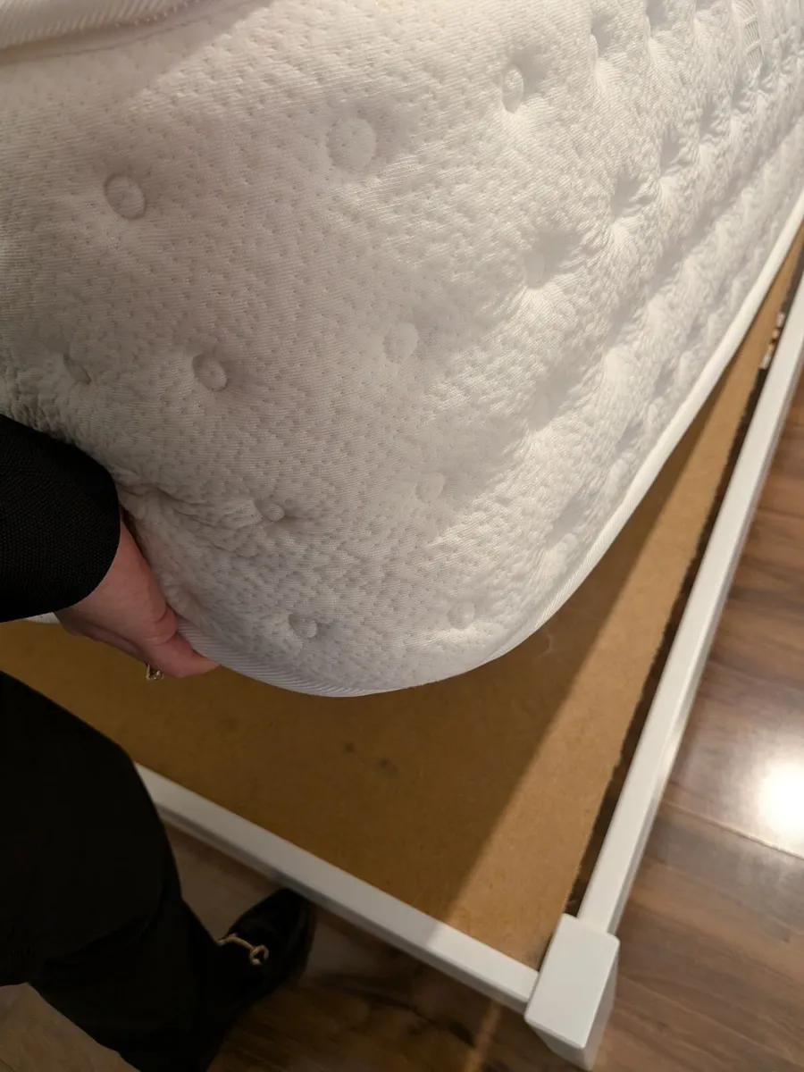 Bed and mattress - Image 2