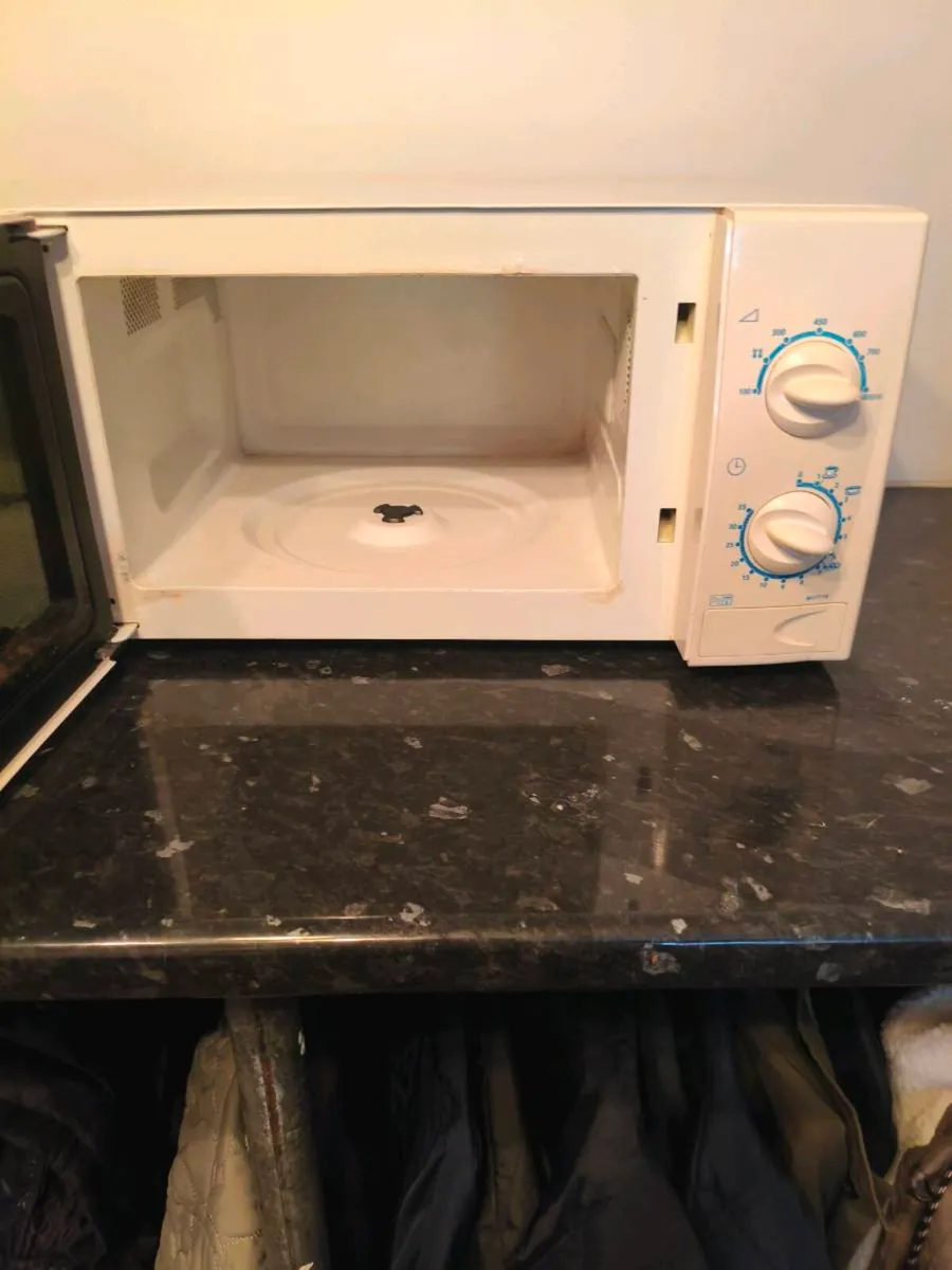 Microwave in good condition 25 Euro - Image 2
