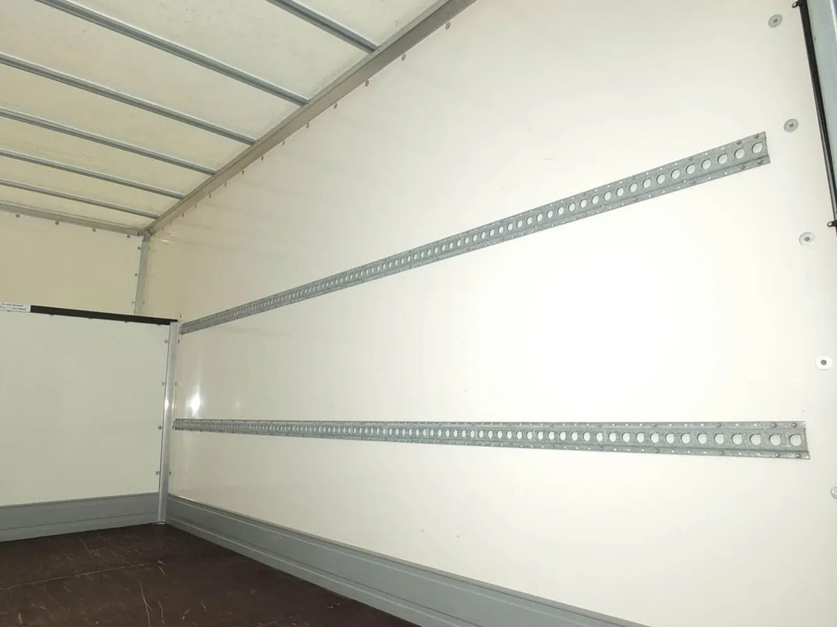 2025 Iveco Daily Luton Box Van - Image 4