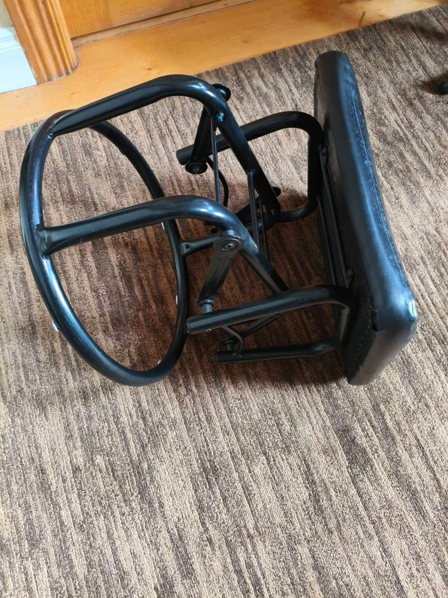 Beautiful rocker foot stool like new - Image 2