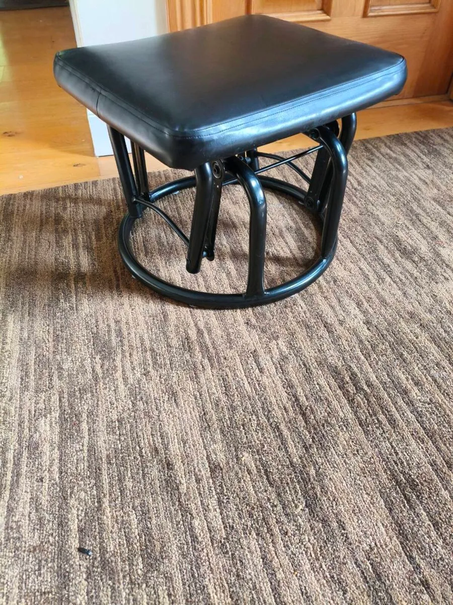 Beautiful rocker foot stool like new - Image 3