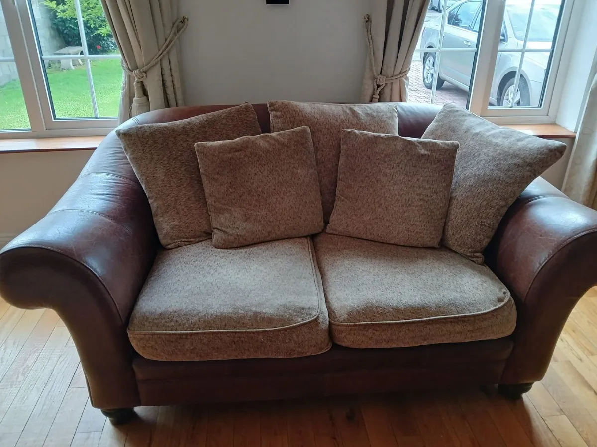 Suite of furniture - Image 1