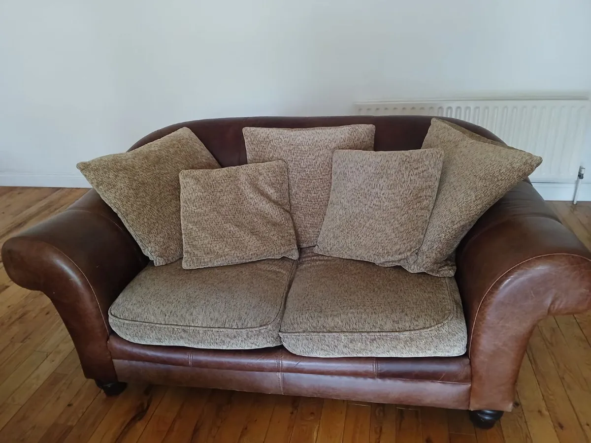 Suite of furniture - Image 2