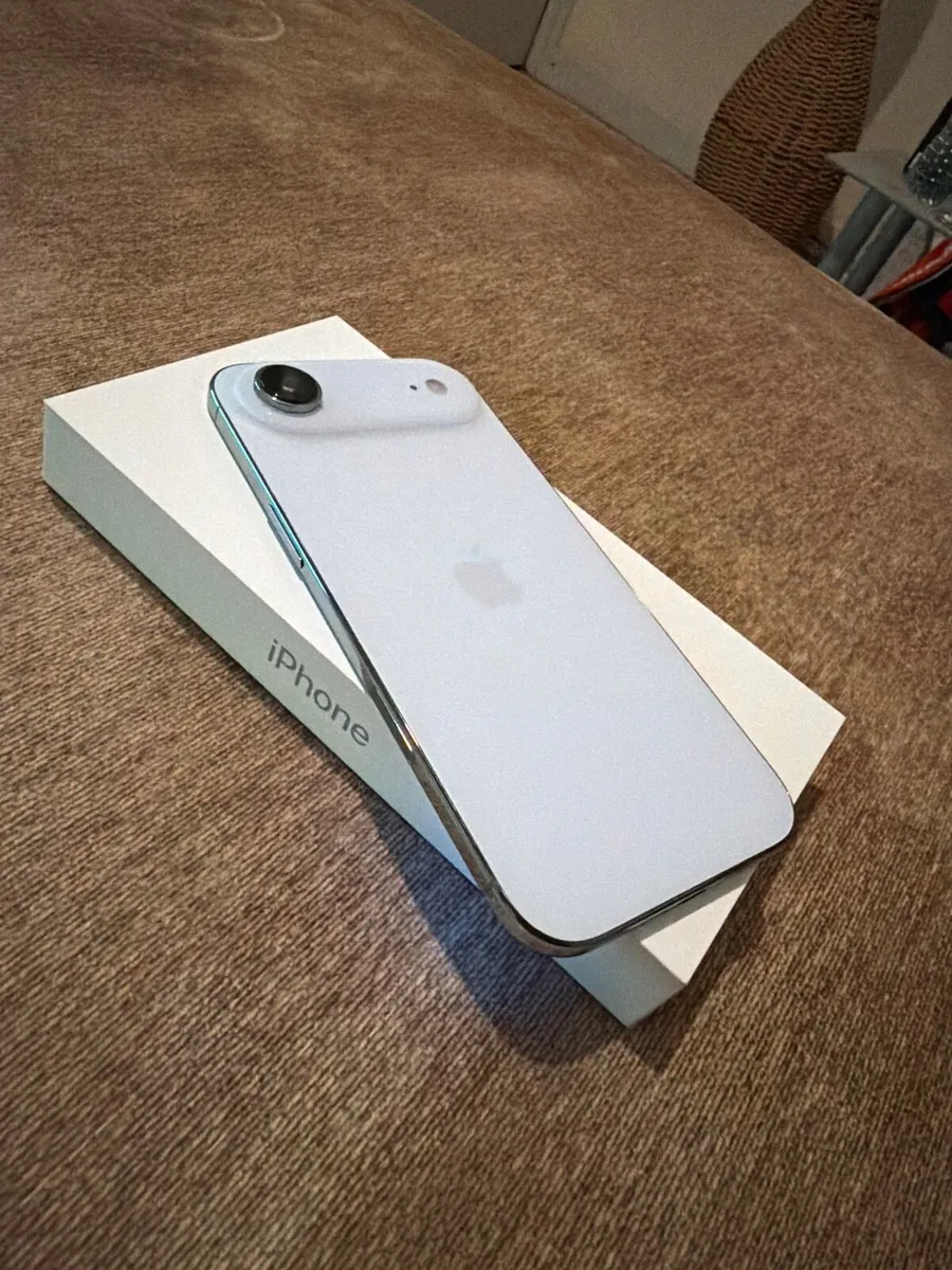 iPhone Air 256gb sky blue - Image 2