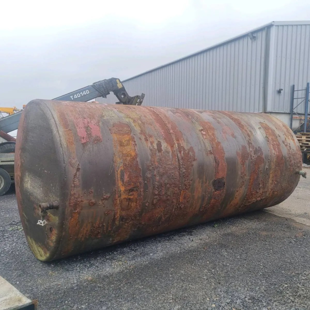 Oil tank - Image 1