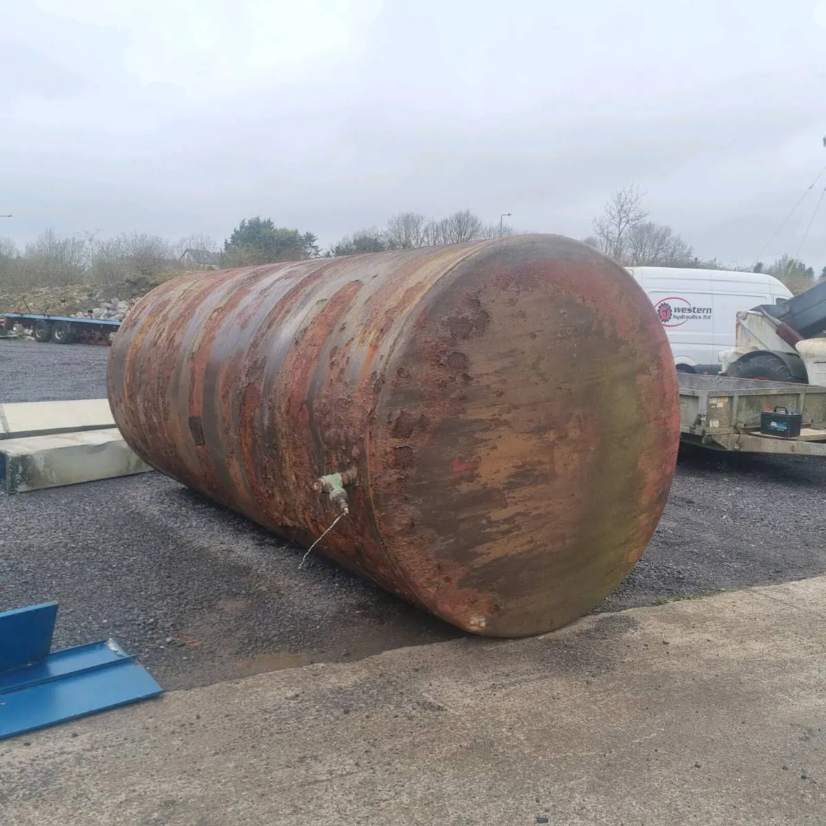 Oil tank - Image 2