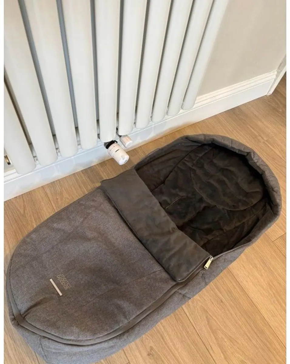 Mamas and papas full set pram including car seat - Image 3