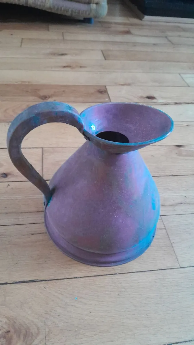 I am selling a copper gilly