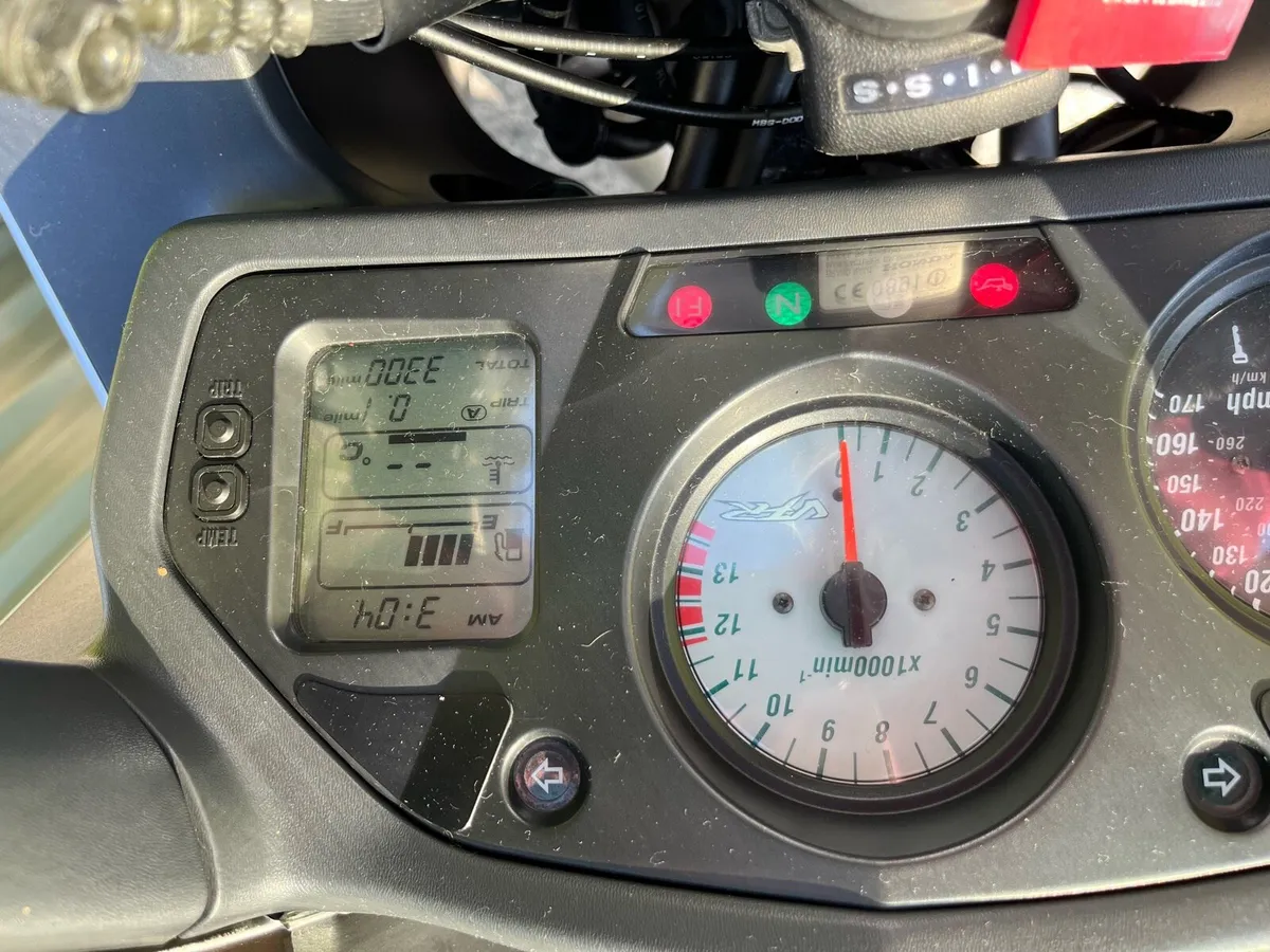 Honda VFR800Fi - Image 2