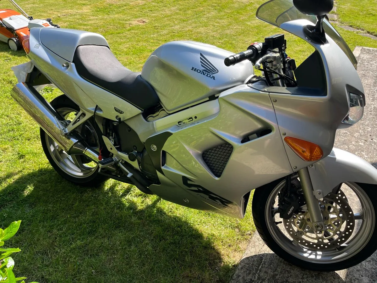 Honda VFR800Fi - Image 3